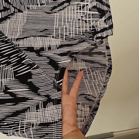 VENINI Black and white abstract static print 3/4 length sleeves XL tunic EUC - Picture 7 of 8